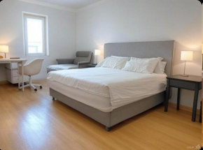 Neat bedroom with private bath -FREE WIFI-Self check in non-smoking